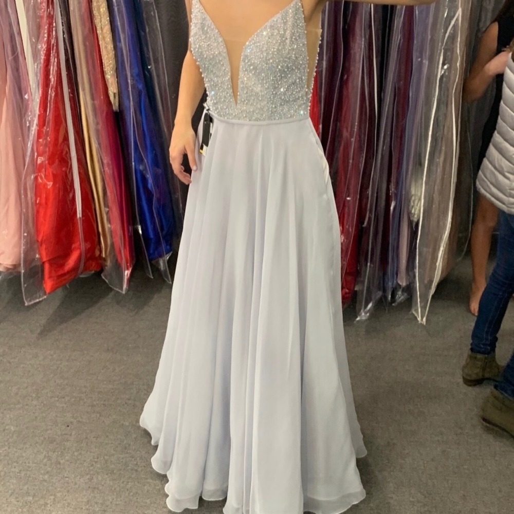La Femme Prom Dress - Picture 2 of 7